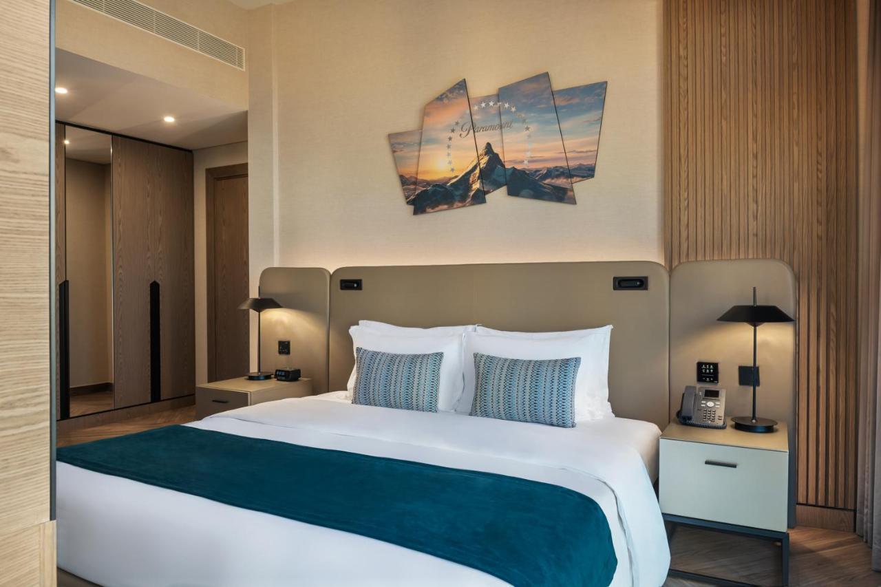 โรงแรมพาราเมาท์ มิดทาวน์ ดูไบ ภายนอก รูปภาพ A bedroom at the hotel