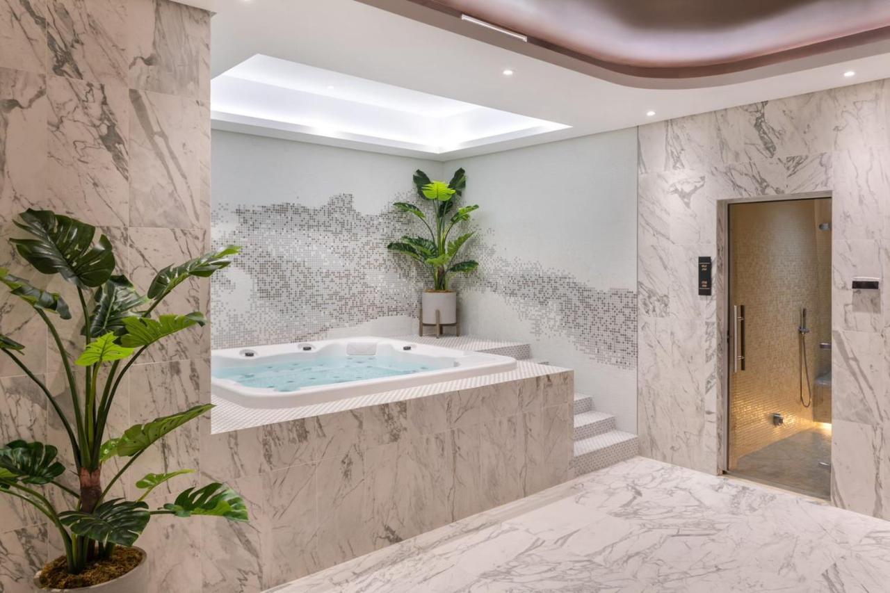 โรงแรมพาราเมาท์ มิดทาวน์ ดูไบ ภายนอก รูปภาพ Spa at the hotel