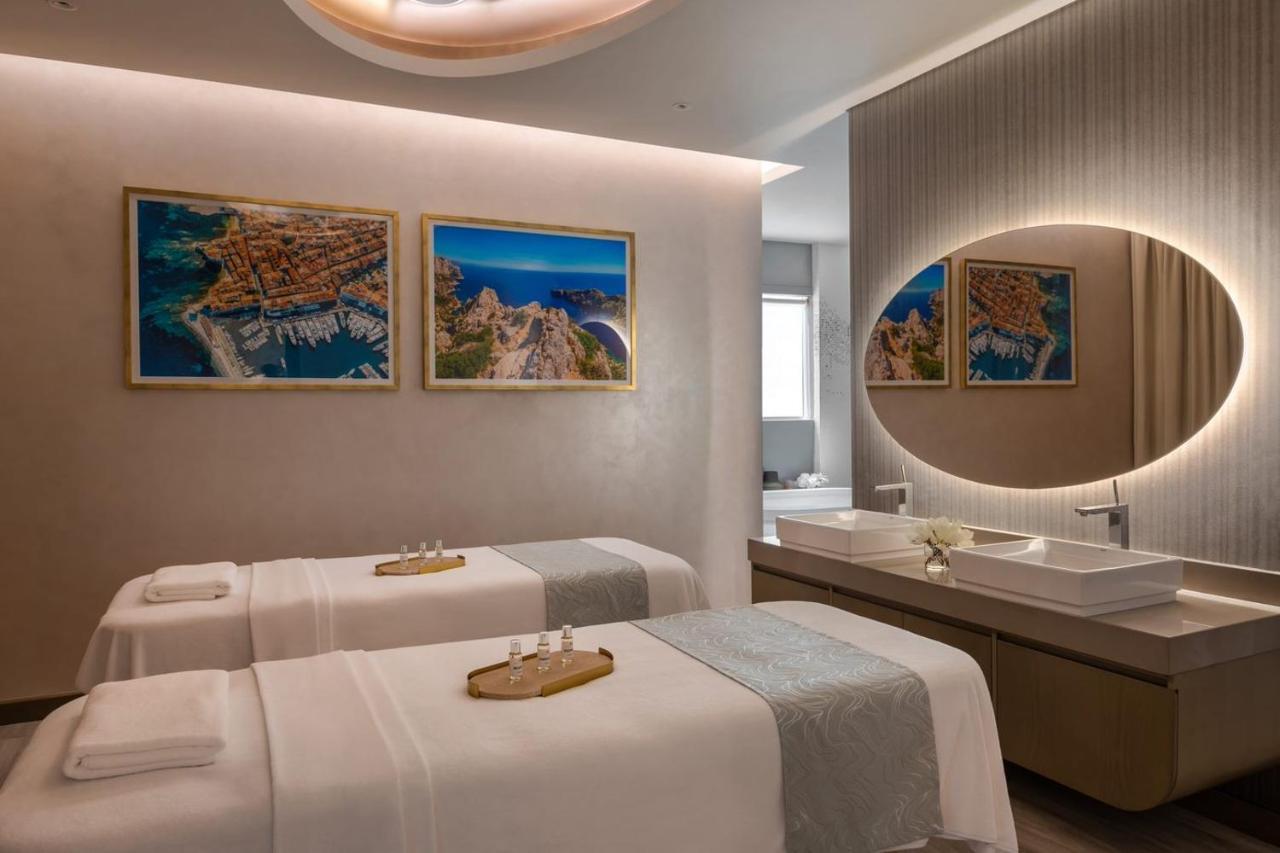 โรงแรมพาราเมาท์ มิดทาวน์ ดูไบ ภายนอก รูปภาพ Spa at the hotel