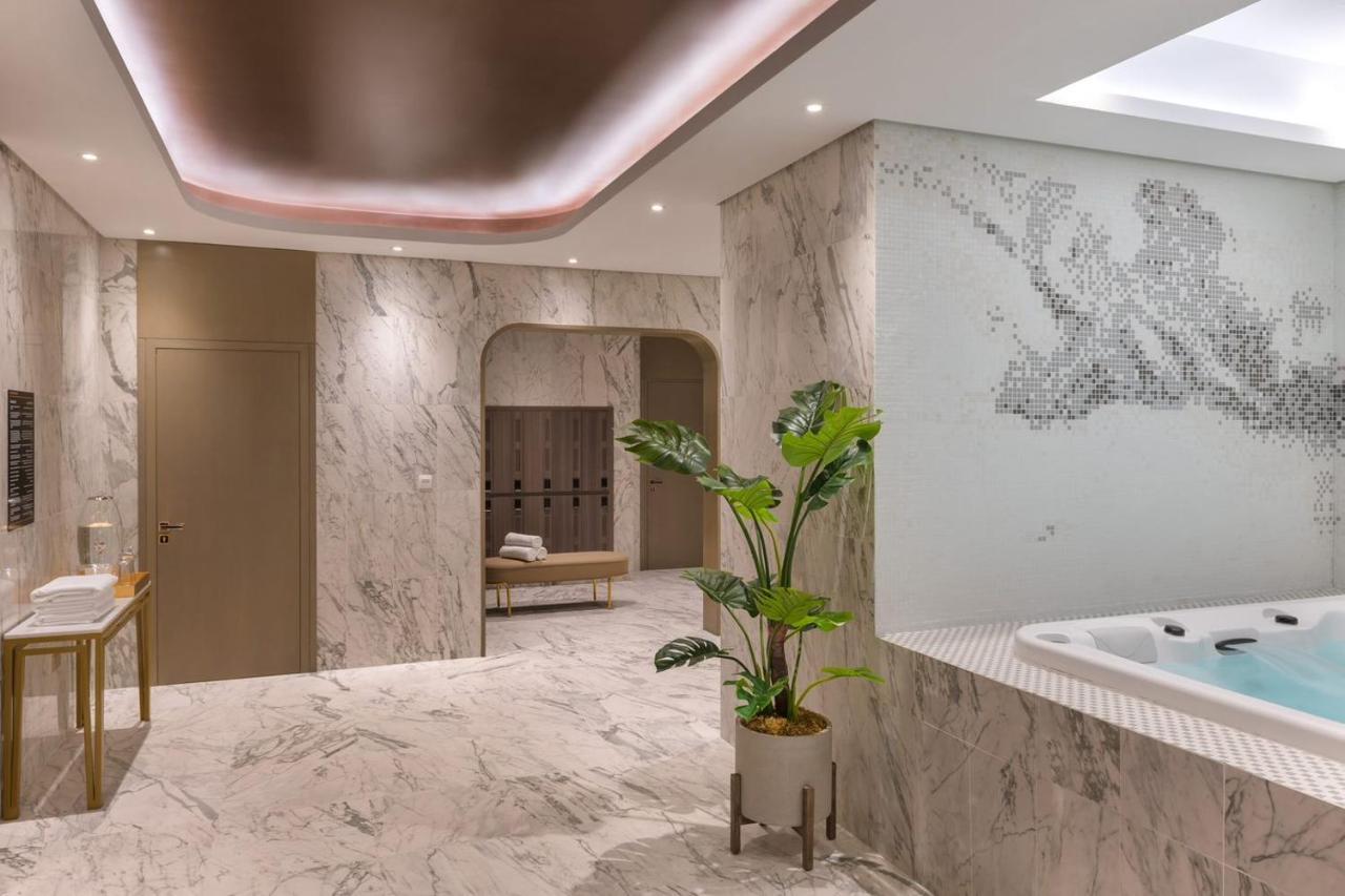 โรงแรมพาราเมาท์ มิดทาวน์ ดูไบ ภายนอก รูปภาพ Spa at the hotel