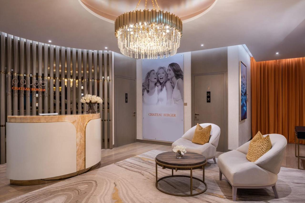 โรงแรมพาราเมาท์ มิดทาวน์ ดูไบ ภายนอก รูปภาพ The interior of the salon