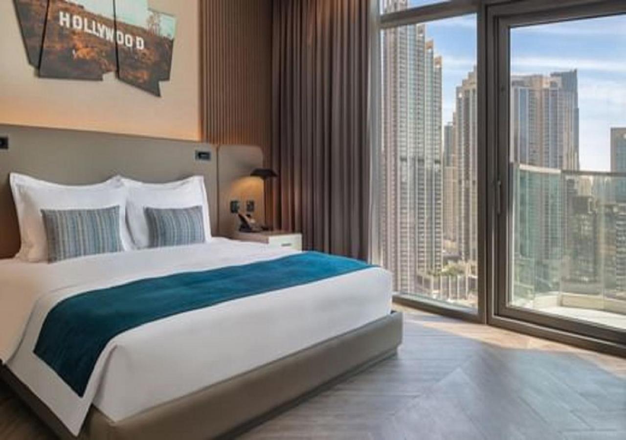 โรงแรมพาราเมาท์ มิดทาวน์ ดูไบ ภายนอก รูปภาพ A bedroom at the hotel
